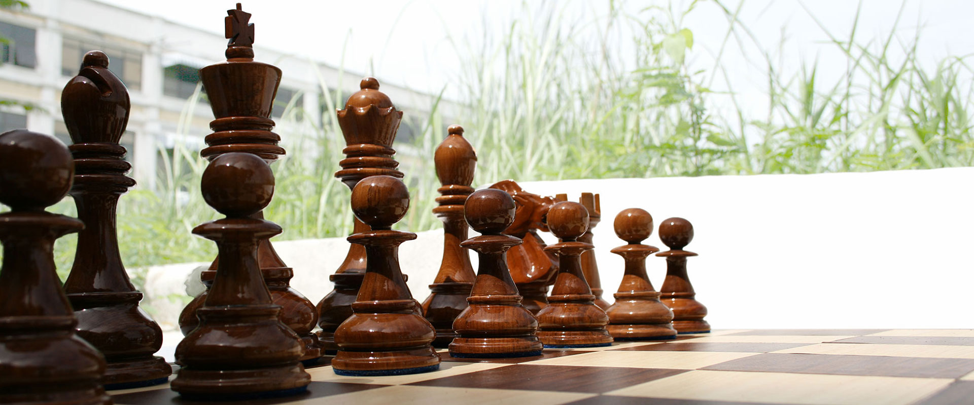 Reuze-Schaakspel in hout met reuze-schaakstukken - reuze- schaakstukken Europa, Italië - Schaakstukken voor in de vrije tijd als meubilair
